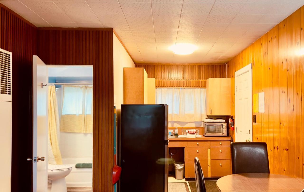 Airport Inn Кенель Экстерьер фото
