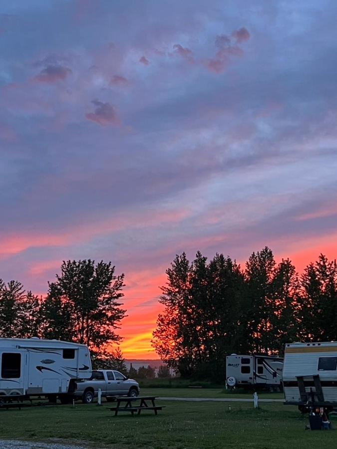 Airport Inn Кенель Экстерьер фото