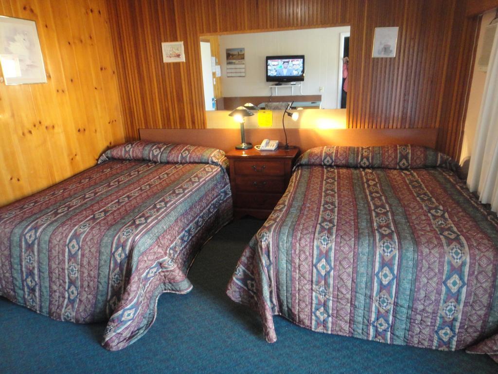 Airport Inn Кенель Номер фото