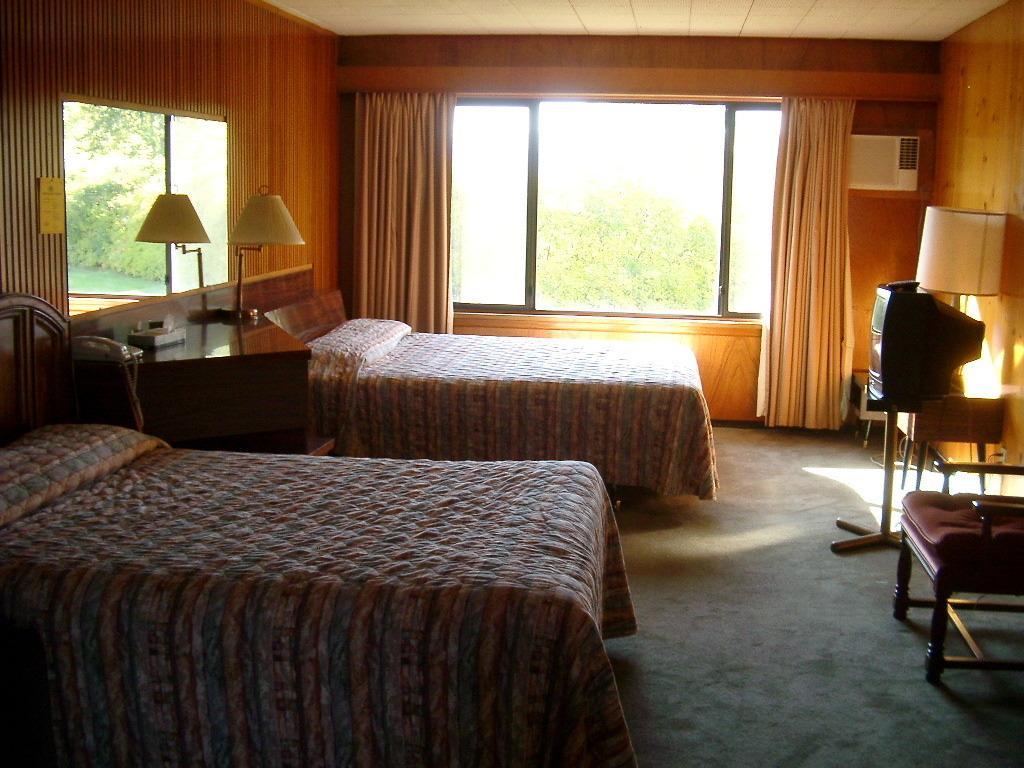 Airport Inn Кенель Экстерьер фото