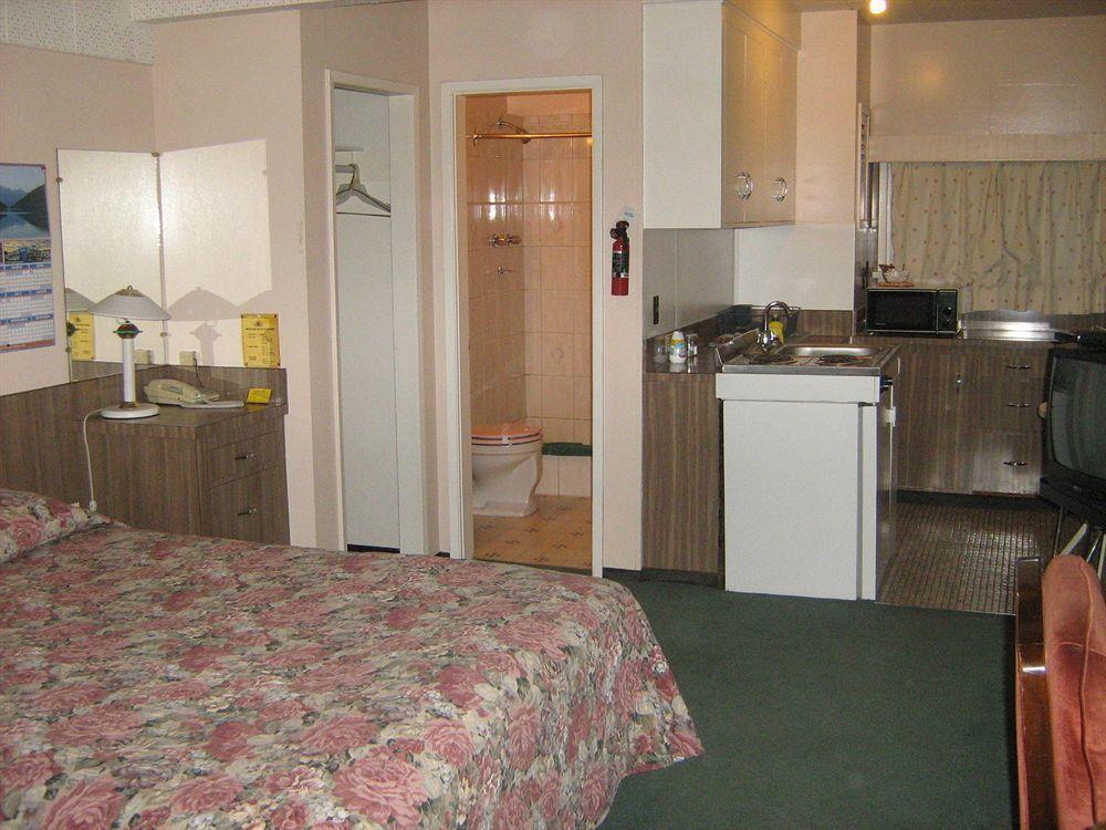 Airport Inn Кенель Экстерьер фото