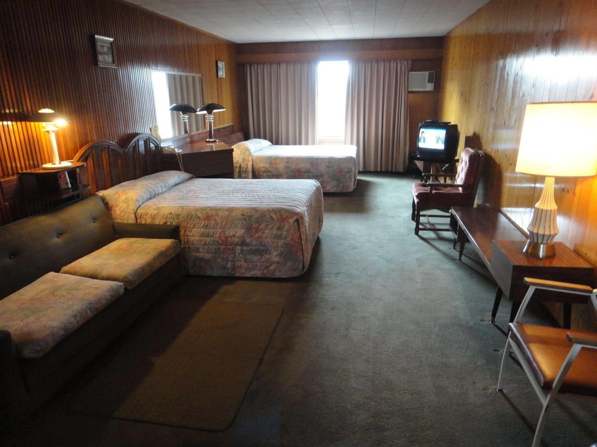 Airport Inn Кенель Экстерьер фото