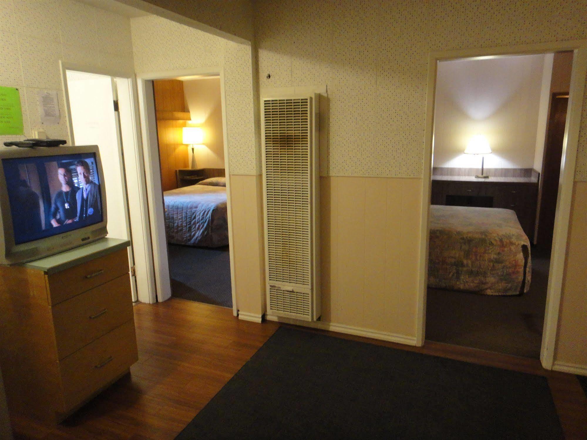 Airport Inn Кенель Экстерьер фото