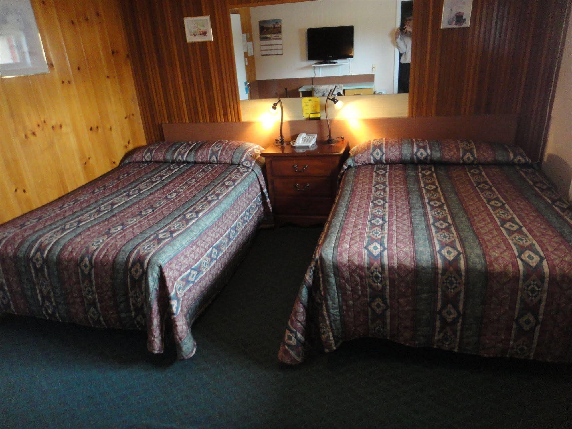 Airport Inn Кенель Экстерьер фото