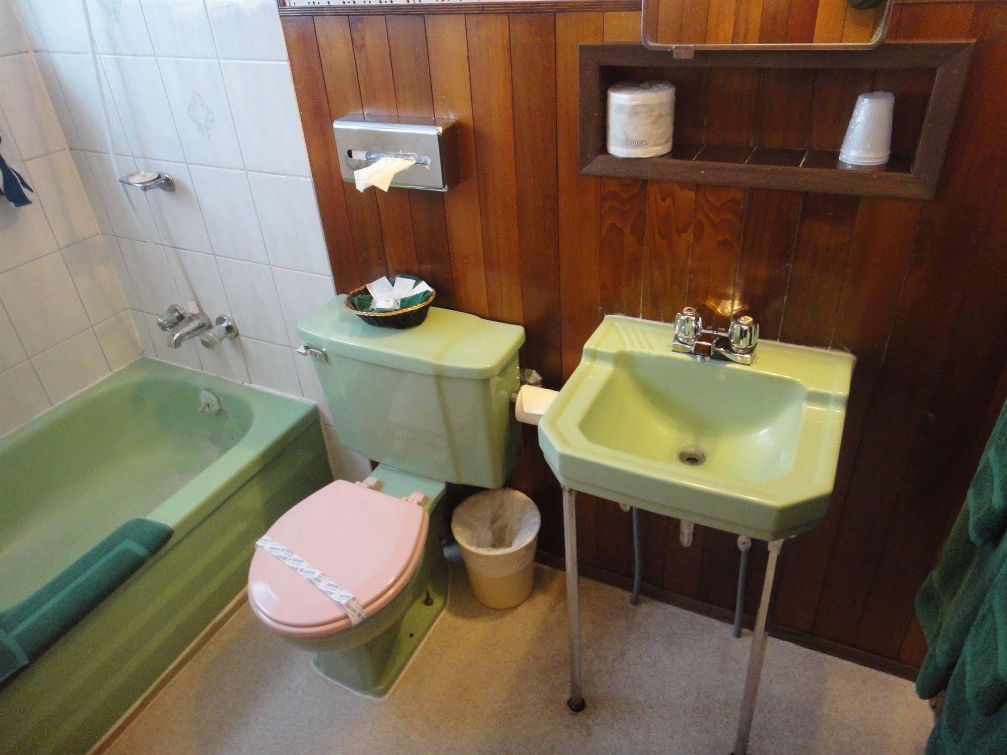Airport Inn Кенель Экстерьер фото