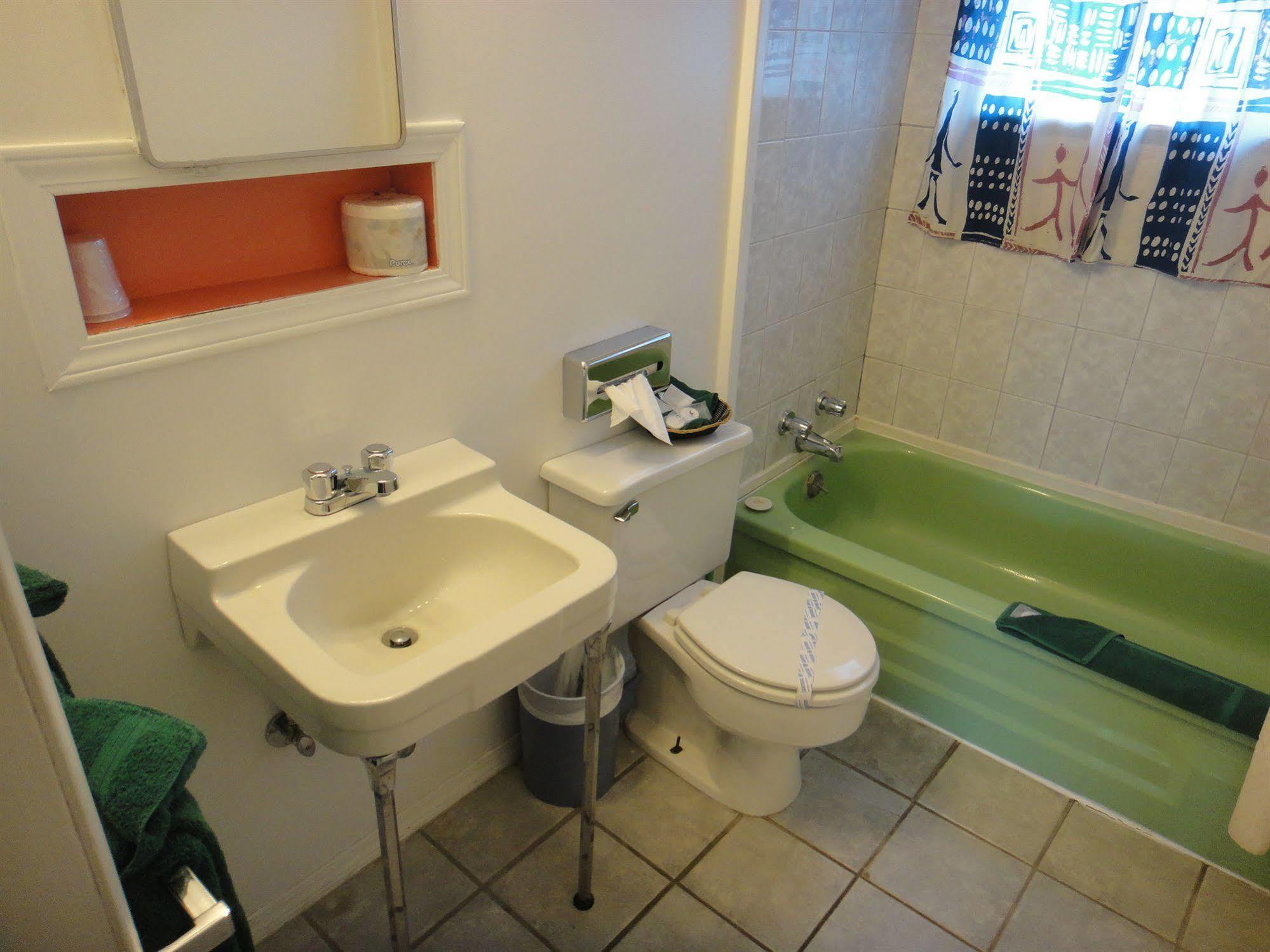 Airport Inn Кенель Экстерьер фото