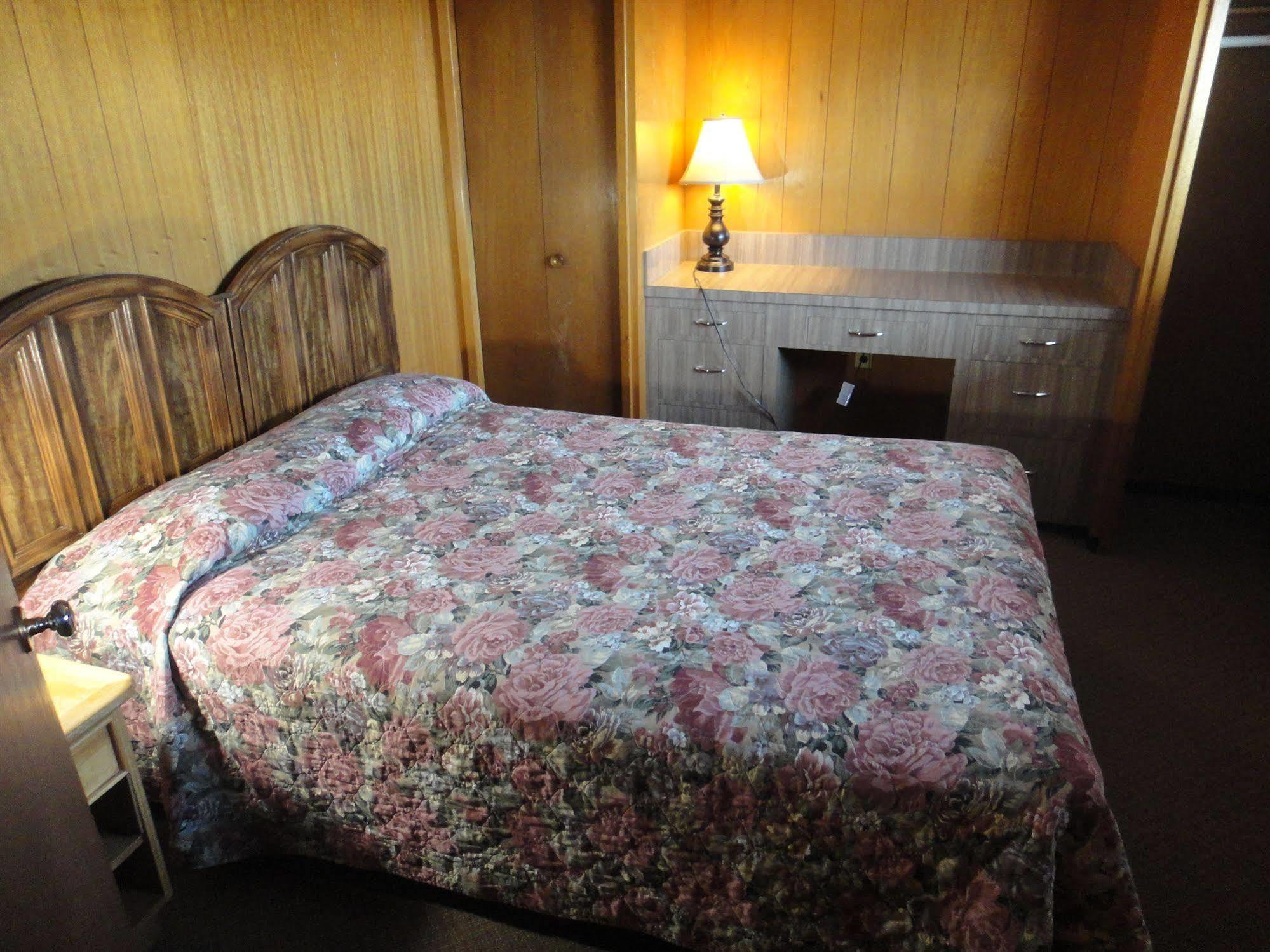 Airport Inn Кенель Экстерьер фото