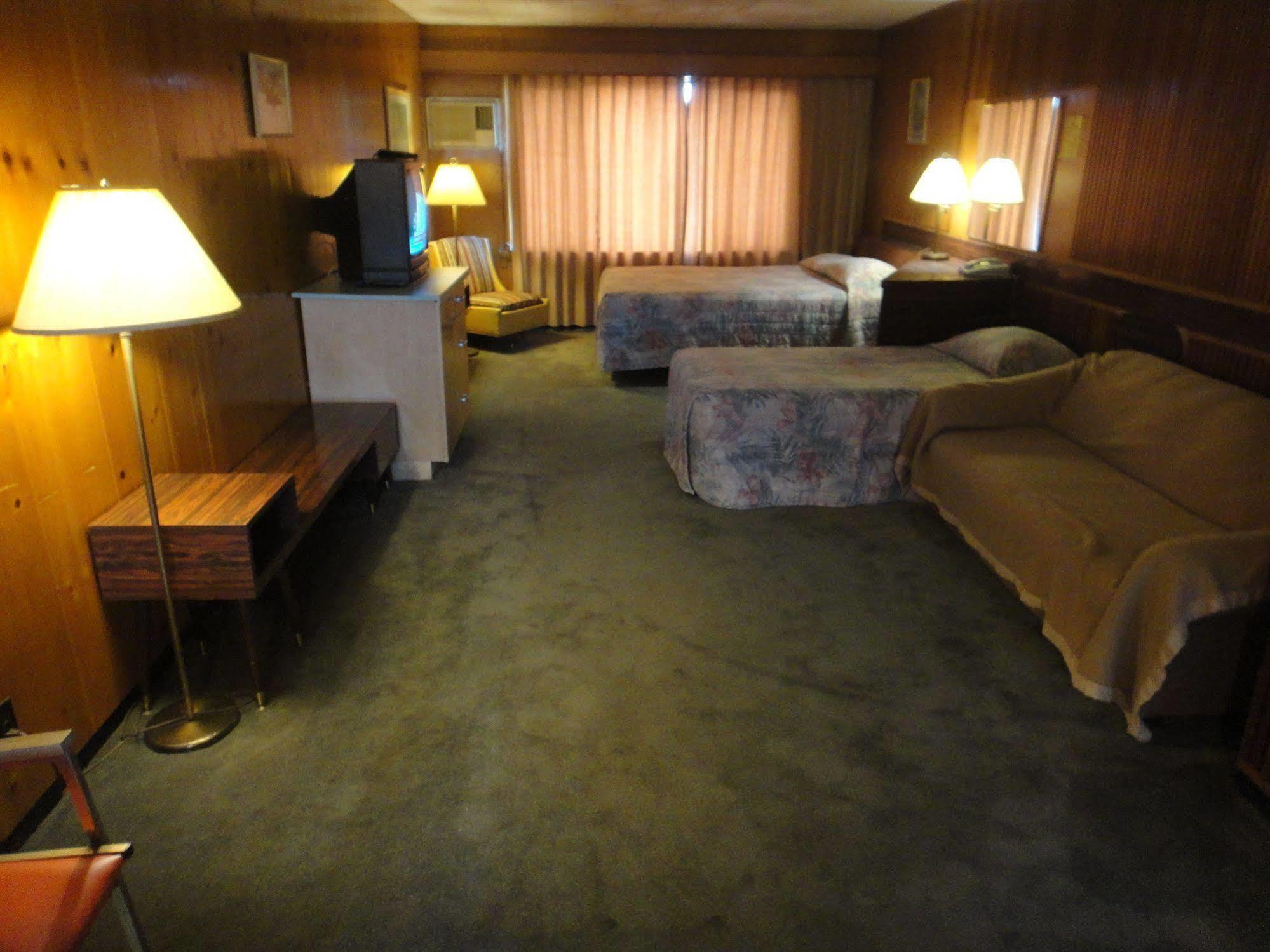 Airport Inn Кенель Экстерьер фото