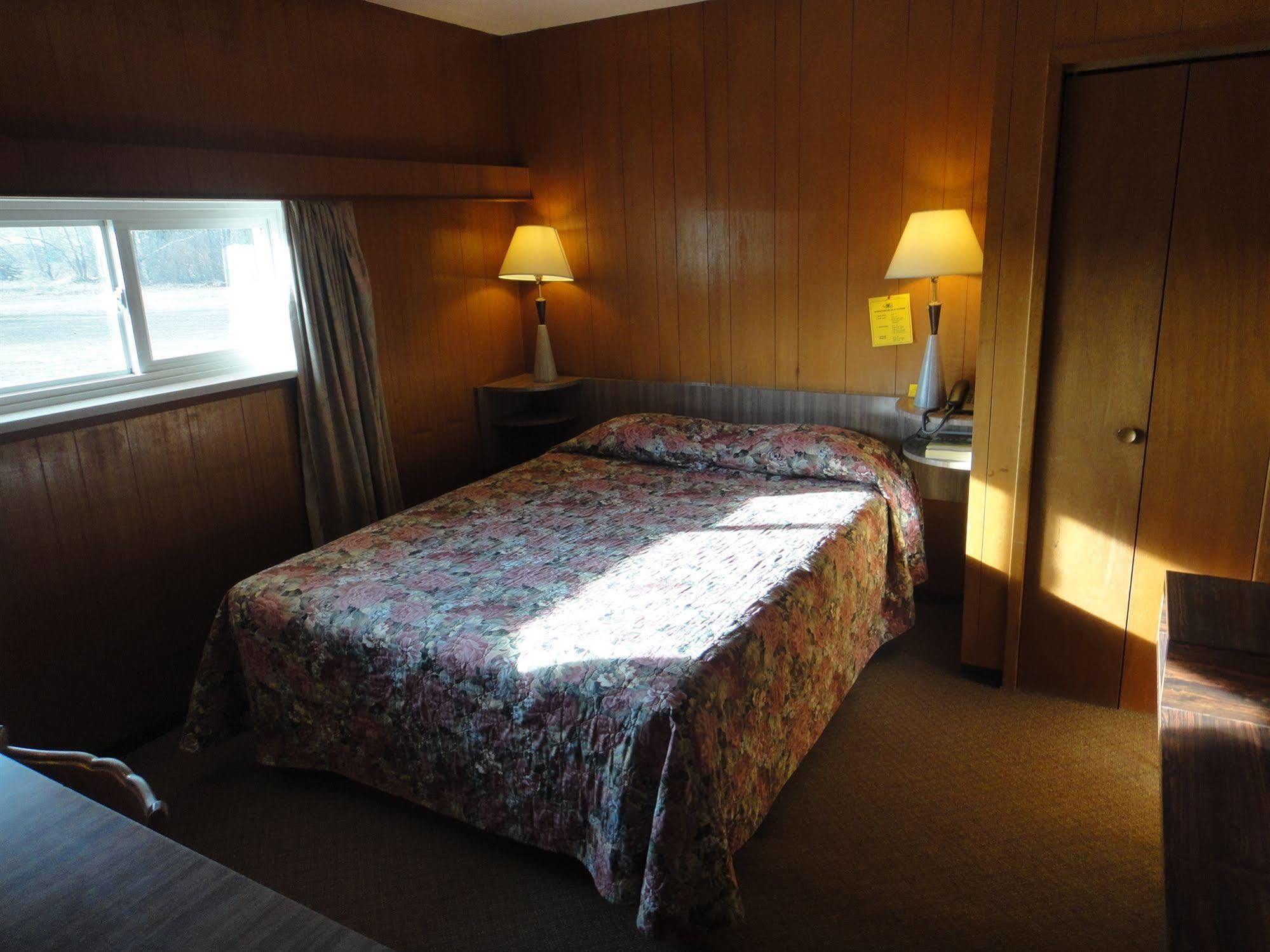 Airport Inn Кенель Экстерьер фото