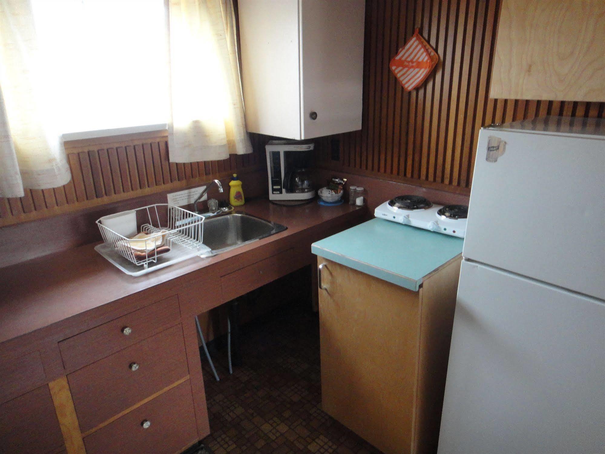 Airport Inn Кенель Экстерьер фото