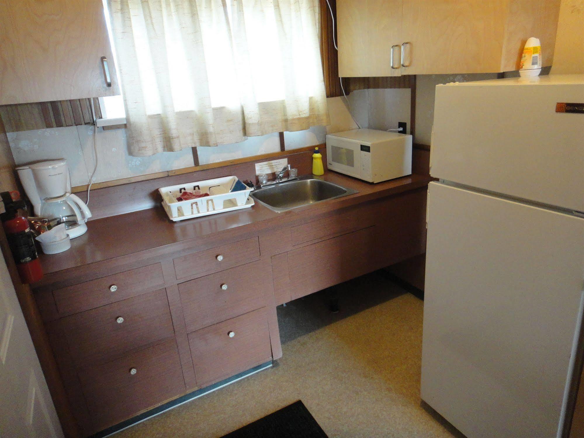Airport Inn Кенель Экстерьер фото